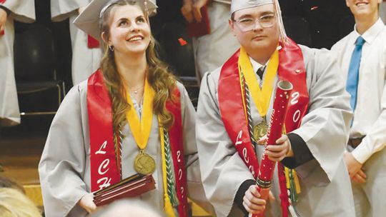 LOUP CITY STUDENTS SAY GOODBYE