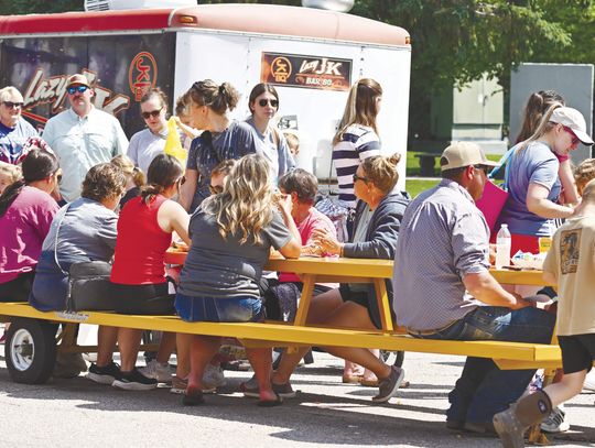 Crowds flock to downtown Loup City to celebrate