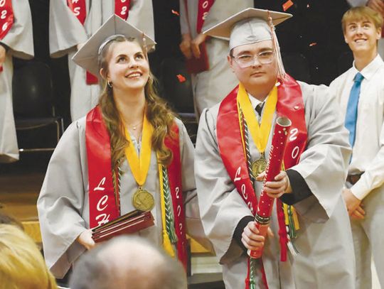 LOUP CITY STUDENTS SAY GOODBYE