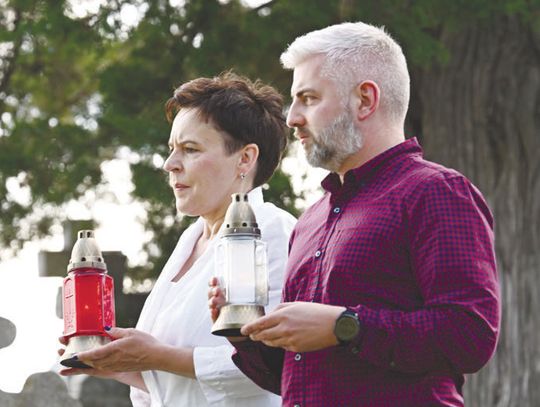 POLISH CONSUL GENERAL VISITS AREA