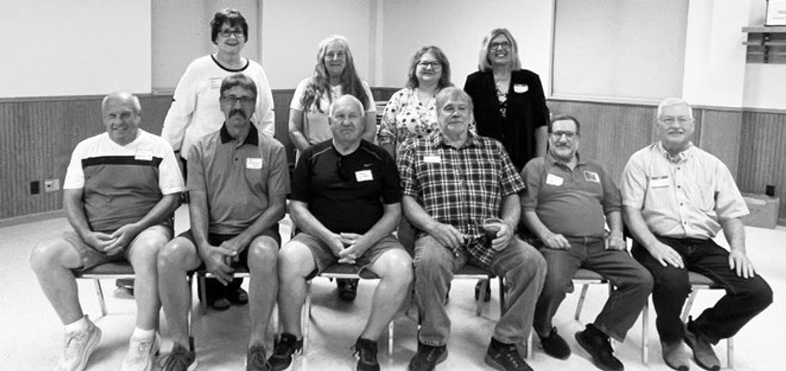 ALUMNI REUNITE AT BANQUET