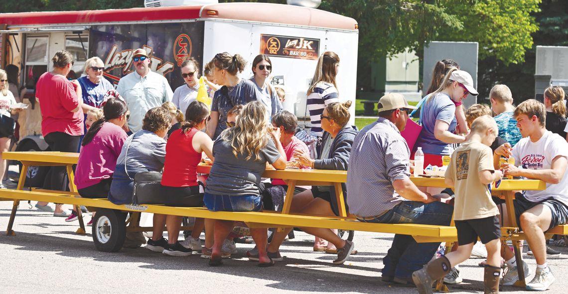 Crowds flock to downtown Loup City to celebrate